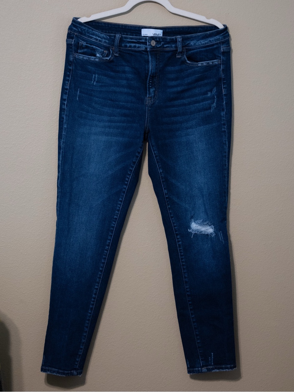 Vervet Medium Wash Distressed Skinny Jeans Size 32